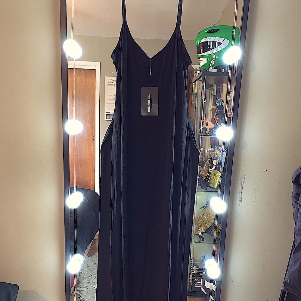 Pretty little thing (BLACK SLINKY MAXI BEACH DRESS SIZE 16 (NEVER BEEN WORN )